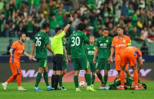 鲁媒:泽卡直红显得有些过了,泰山队需吸取任性铲球的教训