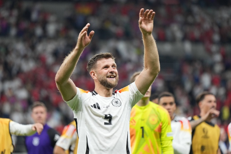 亿万28大舞台-隆戈：菲尔克鲁格脚趾并非骨折而是骨裂，可能缺席未来2场比赛