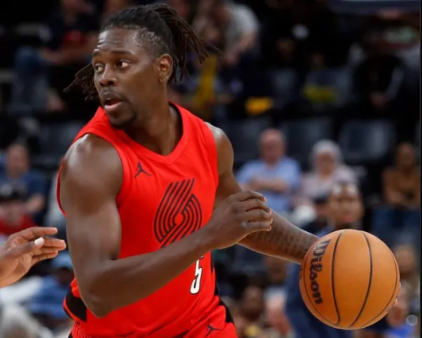 亿万28官方网站-霍勒迪8记三分追平生涯最高，35分创赛季新高&amp;amp;近5场4次20+