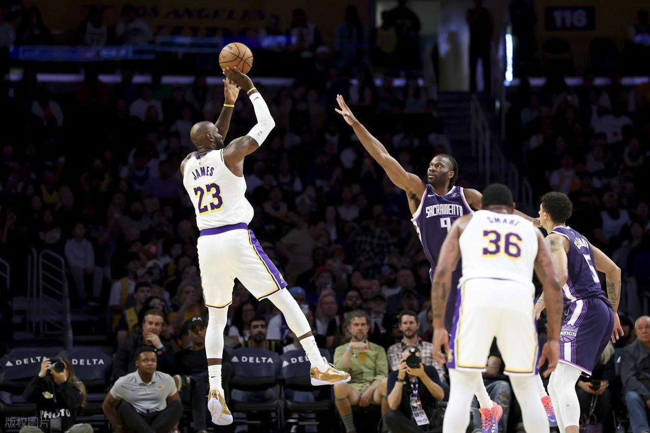 垃圾时间疯狂刷分！詹姆斯24+5+2创纪录！东契奇28+5+9打爆国王！