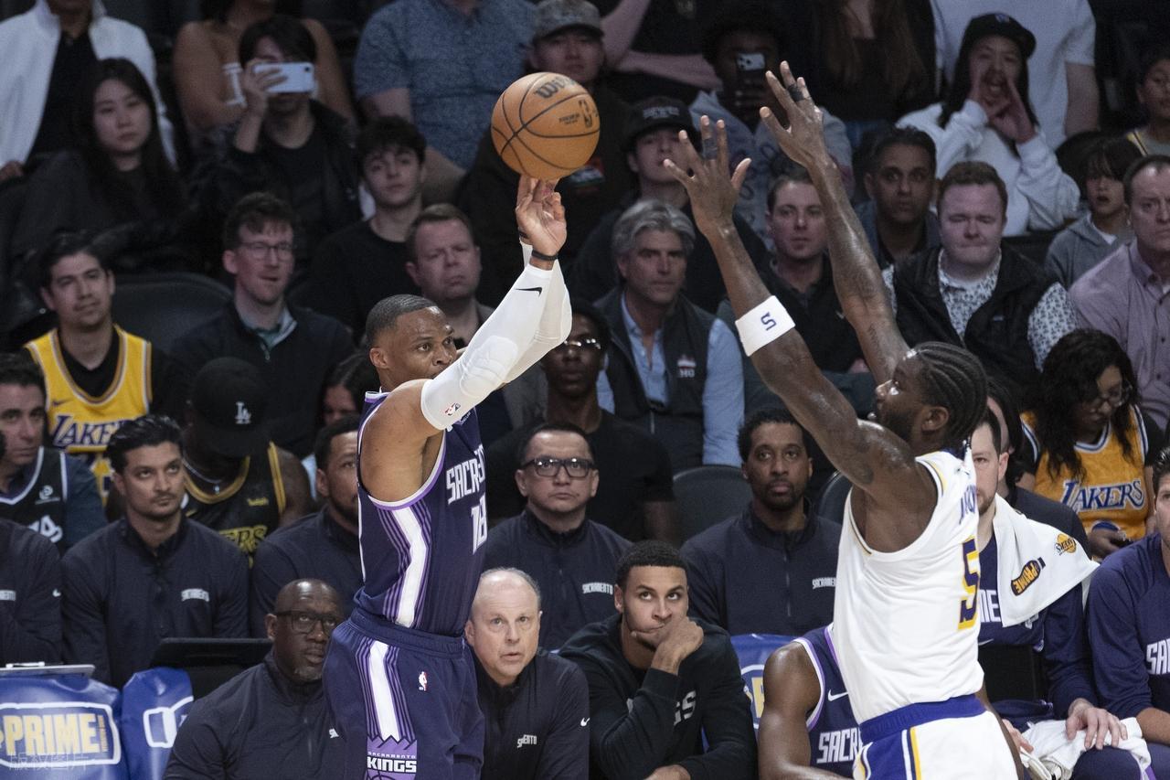 垃圾时间疯狂刷分！詹姆斯24+5+2创纪录！东契奇28+5+9打爆国王！