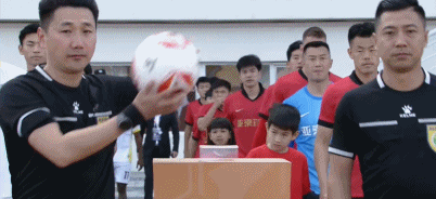 广州豹2-1客胜亚泰取三连胜,廖均健闪击,图多列破门